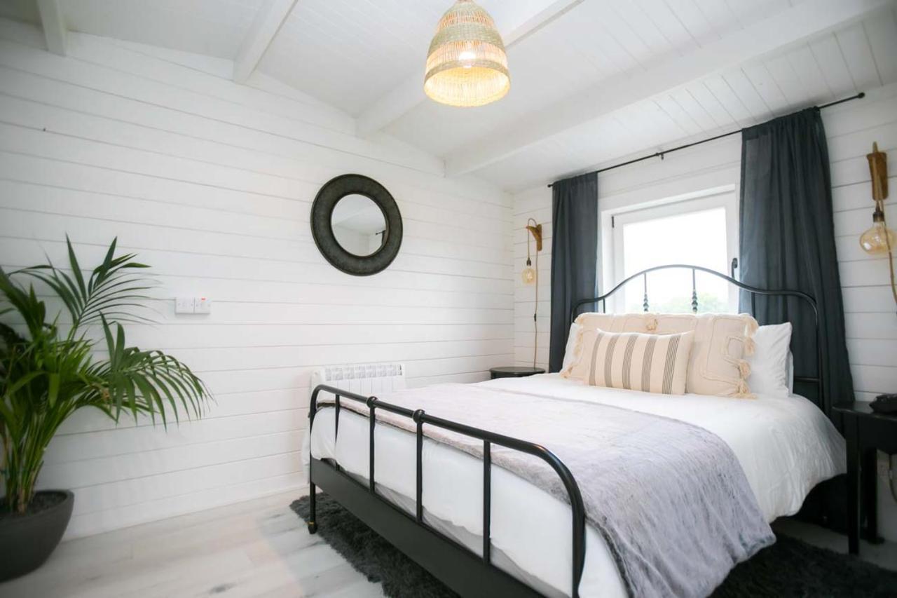 The Paddocks Cabin - Stylish, Cozy & Private キラーニー エクステリア 写真