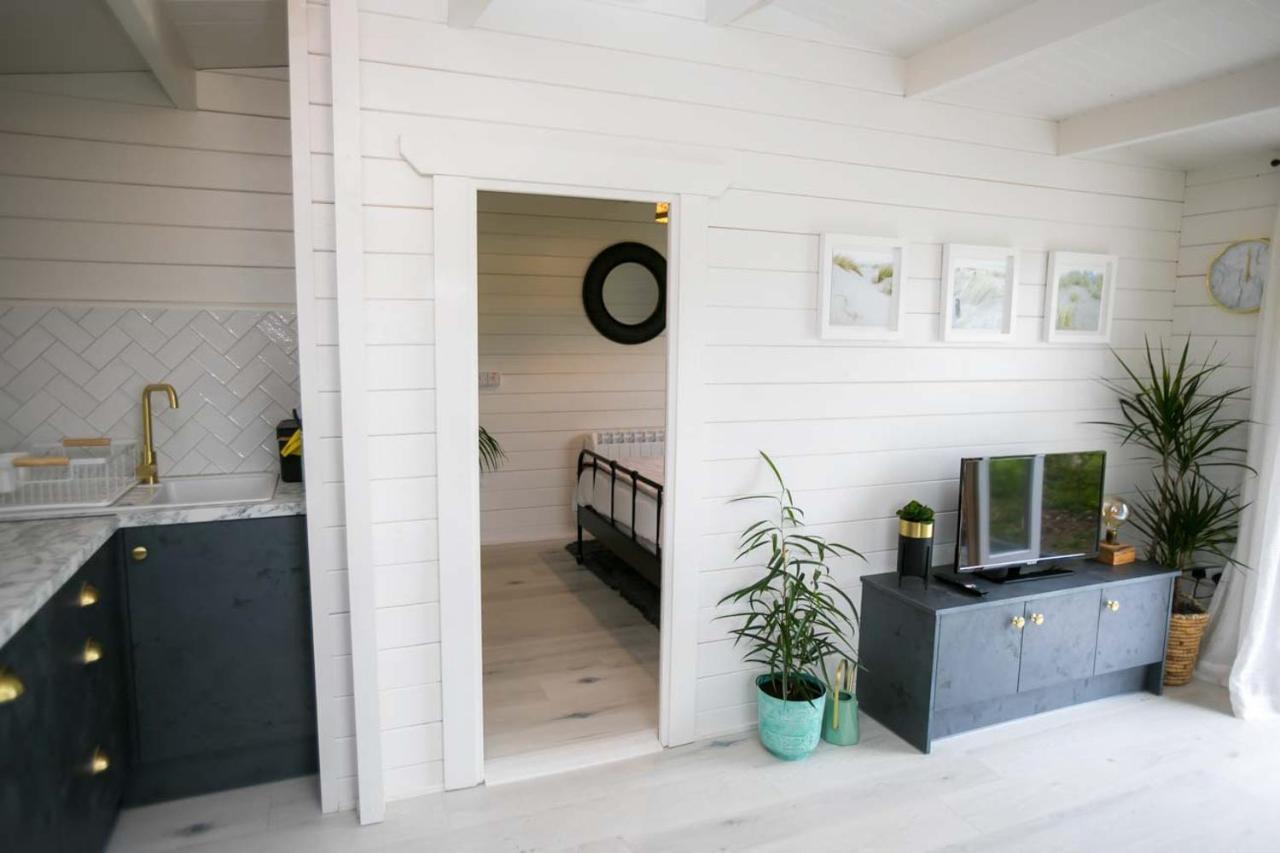 The Paddocks Cabin - Stylish, Cozy & Private キラーニー エクステリア 写真